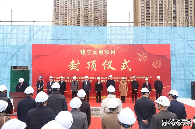 东盟地铁口700平写字楼带厨房赠送200平带家具精装
